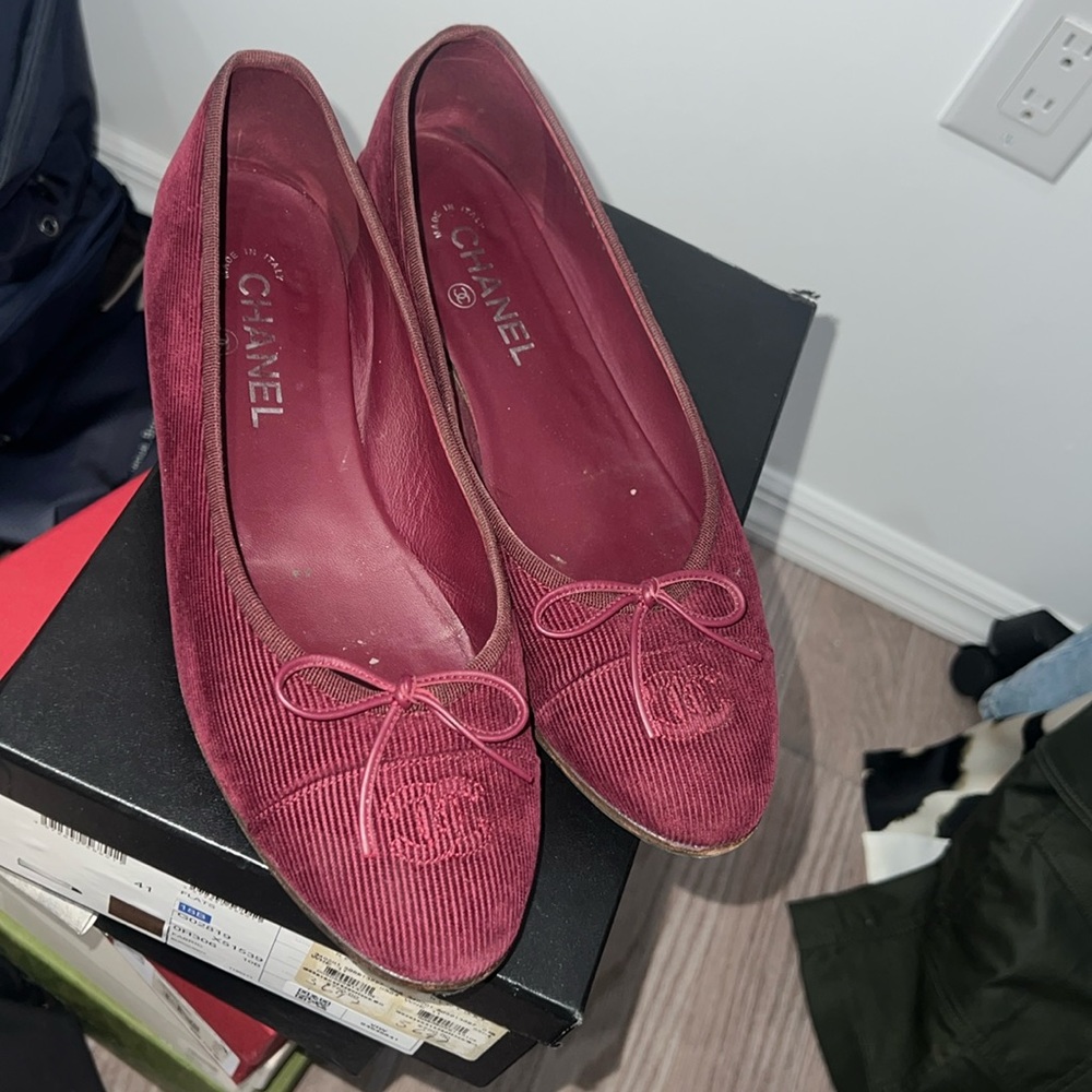 CHANEL WINE BALLET FLATS